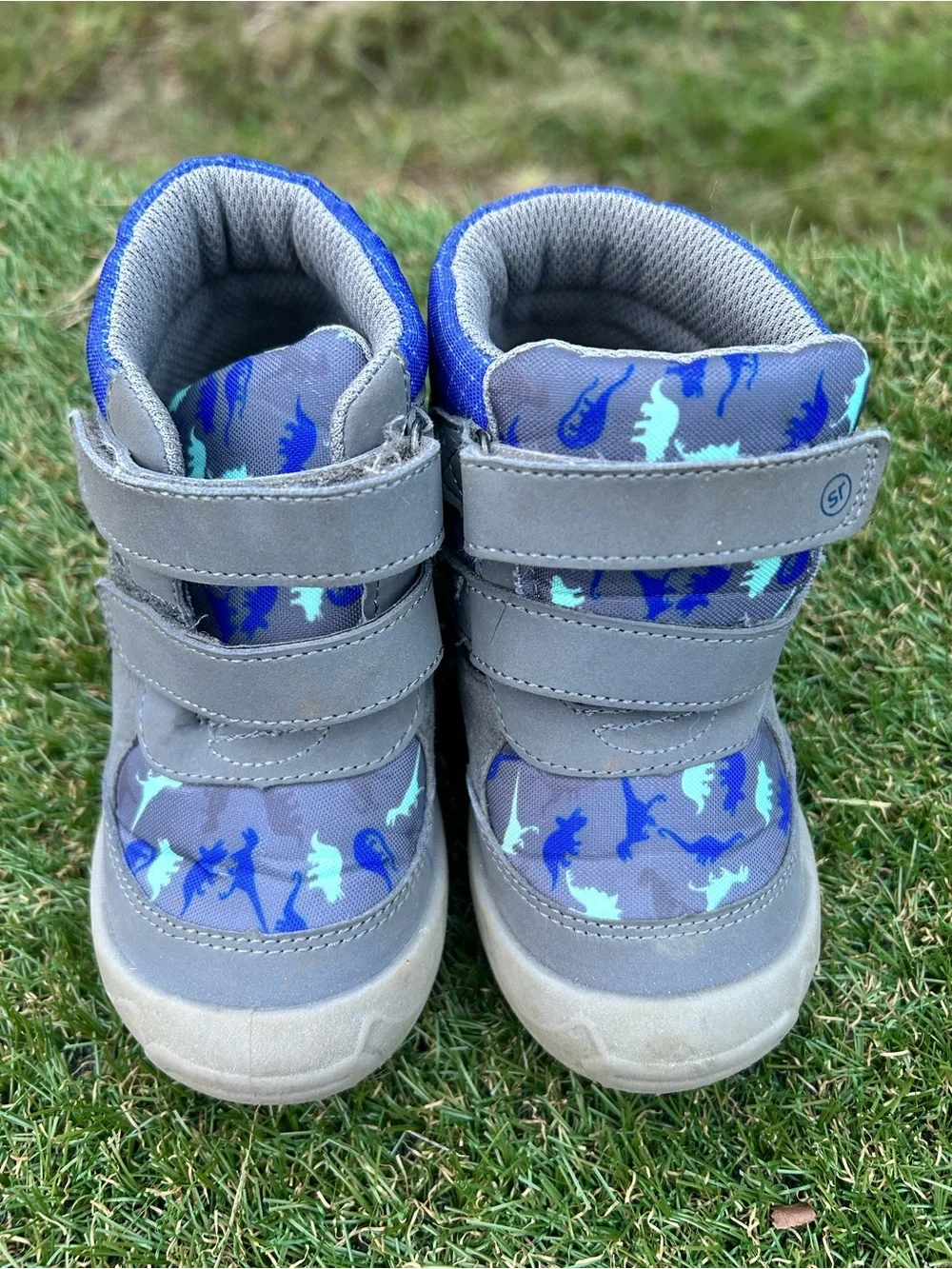Stride Rite 360 Unisex Kids Size 8, Sneaker Boot in the gray and blue Dinosaur